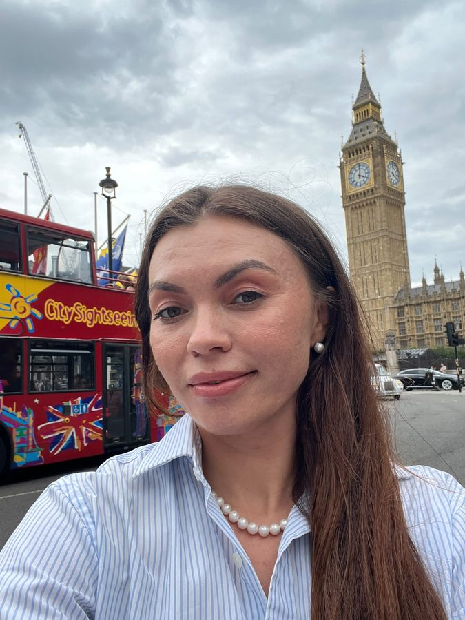 Alisa smiling in front of Big Ben, London