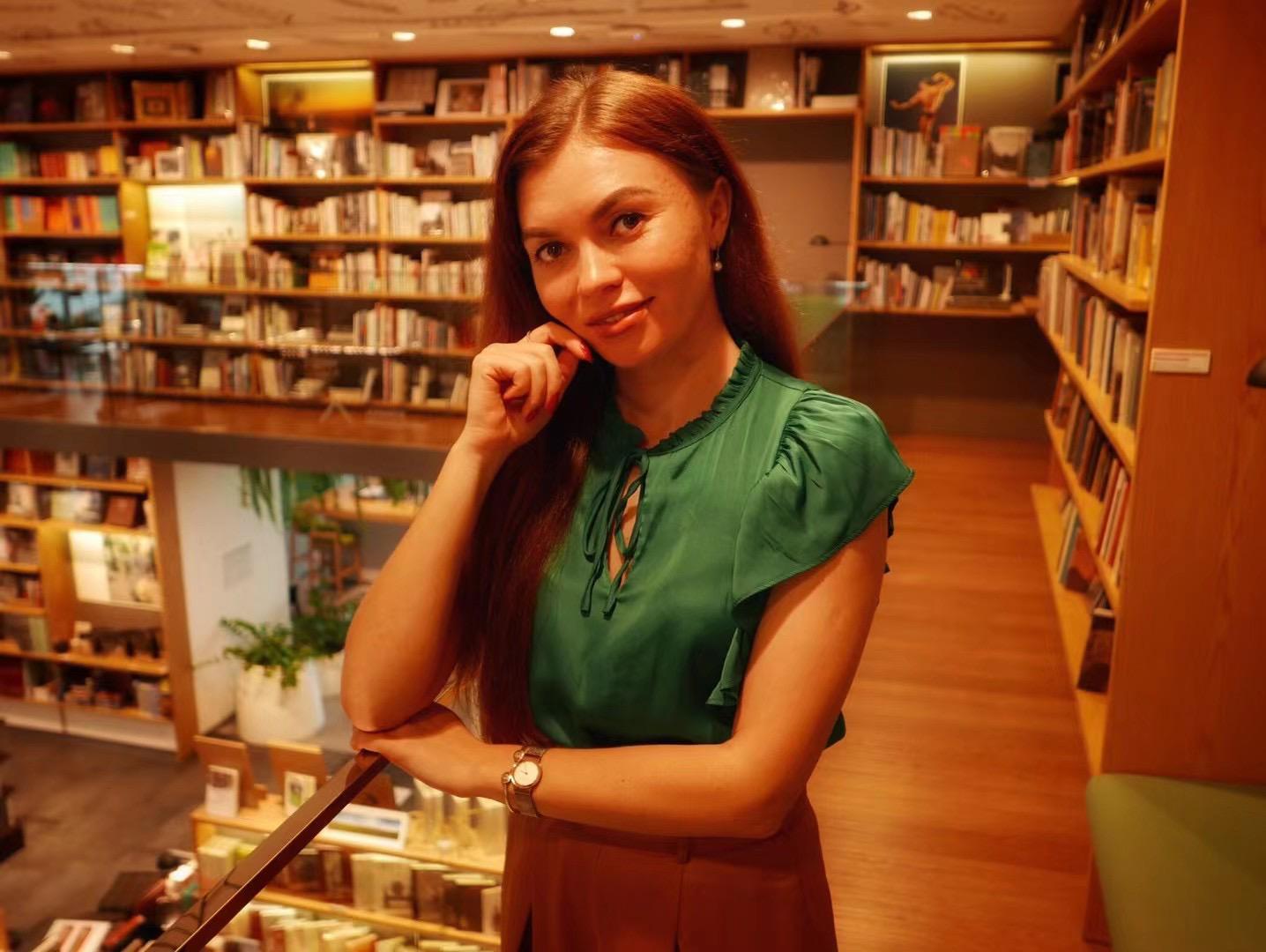 Alisa in a bookshop, a thoughtful portrait