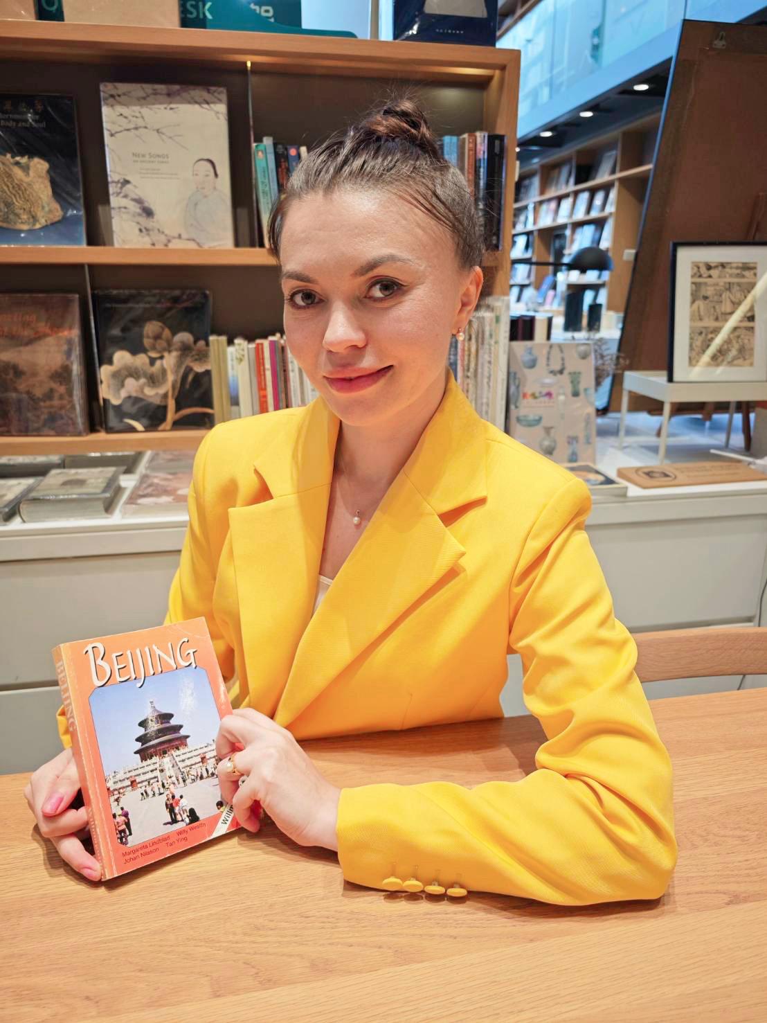 Alisa smiling in a bookshop